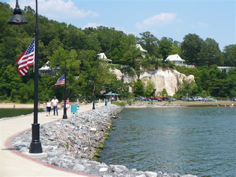 Grand Rivers, KY : Grand Rivers houses on cliff overlooking lake photo, picture, image (Kentucky ...