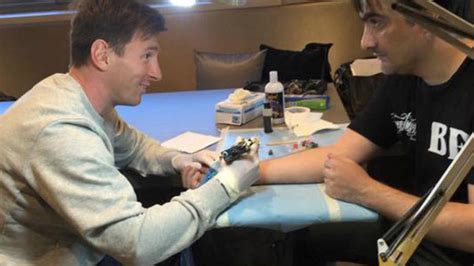 Barcelona's Lionel Messi gave his tattoo artist a tattoo - Sports Illustrated