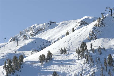 Sunshine on Mammoth Mountain ski resort | Mammoth mountain, Places in ...