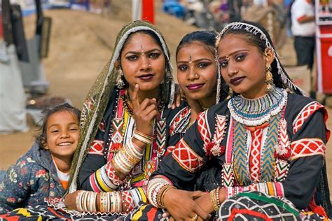 Dance troupe from Rajasthani, India Ariana Grande Drawings, Tribal Face, India Images, Beauty ...