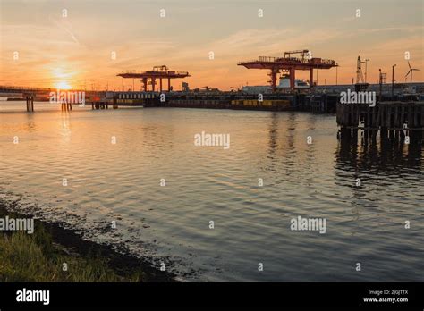 Thames Path Walkway Stock Photo - Alamy