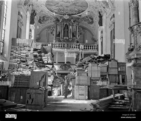 Looted art ww2 hi-res stock photography and images - Alamy