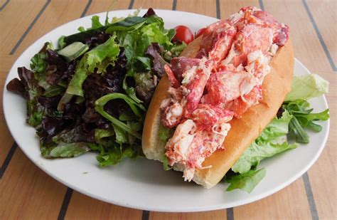 Where to Find the Best New England Lobster Roll in Winter - New England ...