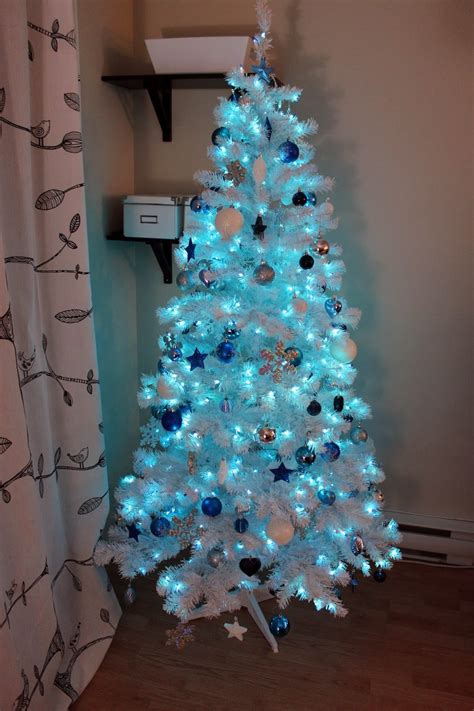 34 Blue Christmas Tree Decorations Ideas - Decoration Love