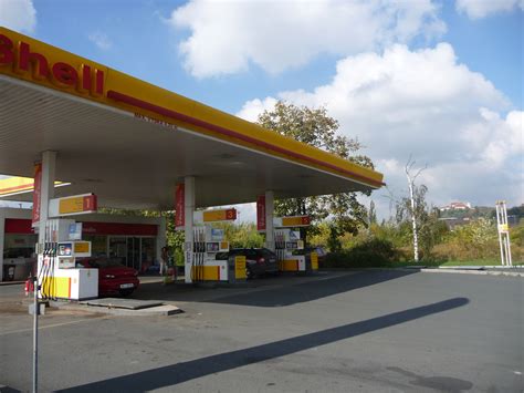 File:Shell gas station, Opuštěná, Brno (2).jpg - Wikimedia Commons