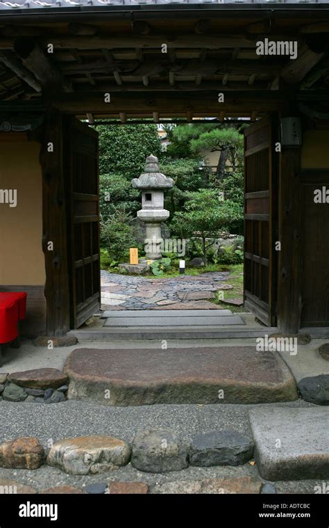 Entrance to a traditional Ryokan Inn hotel in the ancient Japanese city of Kyoto Asia Stock ...