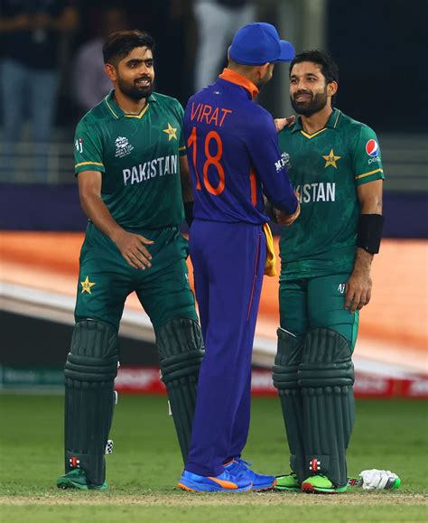 Virat Kohli congratulates Babar Azam and Mohammad Rizwan after the match | ESPNcricinfo.com