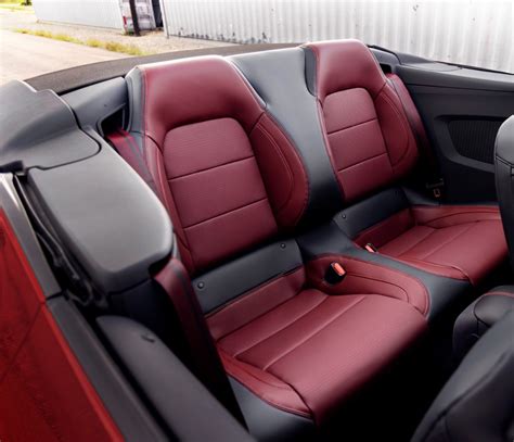 ¿Qué trae de llamativo el rediseñado interior del nuevo Ford Mustang ...