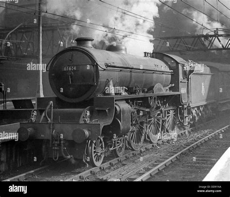 Victorian Steam Train Stock Photos & Victorian Steam Train Stock Images - Alamy