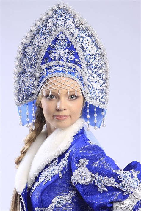 Russian costume, kokoshnik headdress. Mom Costumes, Folk Costume, Russian Beauty, Russian ...
