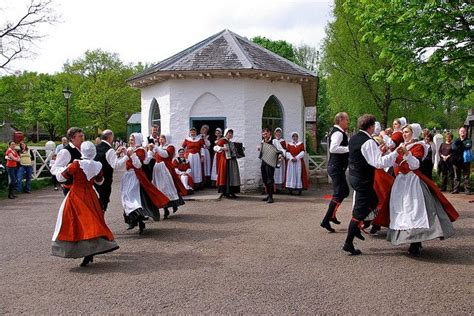 Image result for welsh folk music | Traditional dresses, Folk music, Folk