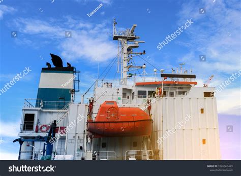 Navigation Bridge Deck Cargo Ship Funnel Stock Photo 1026666499 | Shutterstock