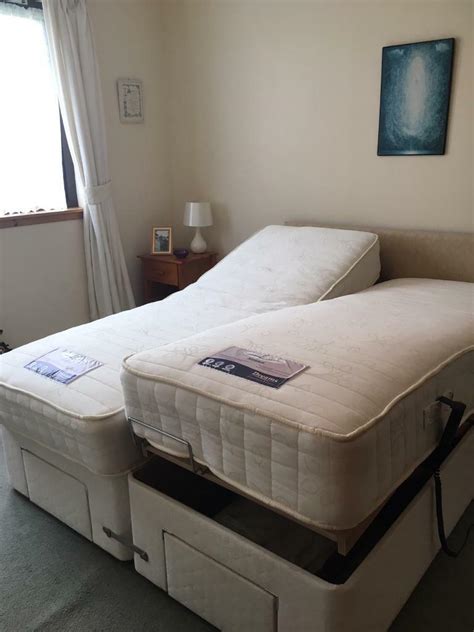 Dreams electrically adjustable king size bed | in Dundee | Gumtree