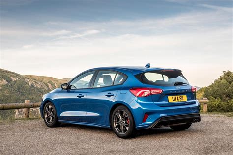 New Ford Focus ST-Line 2018 review – can it beat the VW Golf in its ...