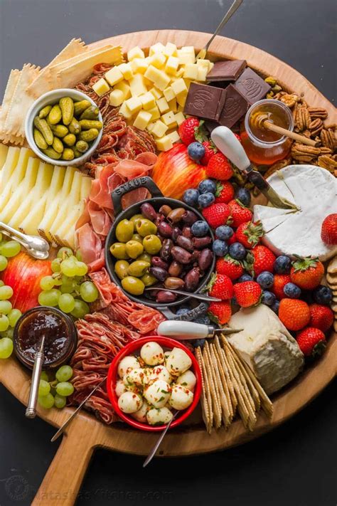 Small Charcuterie Board Ideas : 5 Best Charcuterie Board Ideas simple ...