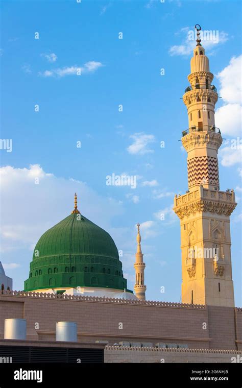 Medina, Masjid Nabawi or Prophet Mosque. The famous Green Dome. Madinah al-Munawwarah Stock ...