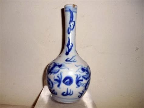 CHINESE BLUE WHITE VASE (item #1398252)