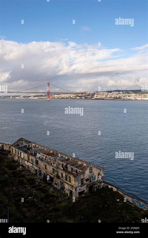 Almada, Portugal - 31 December 2020 : View of 25 de Abril bridge from Almada Stock Photo - Alamy