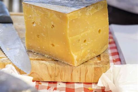 Gouda Cheese 101: Nutrition, Taste, and How To Eat It - Nutrition Advance