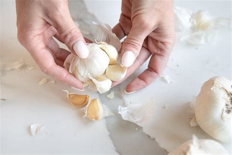 What is a Clove of Garlic? - The Forked Spoon