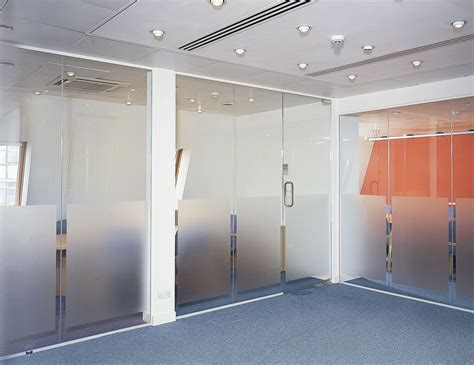 4 Reasons Frosted Glass Partitions Are Beneficial for Today’s Offices