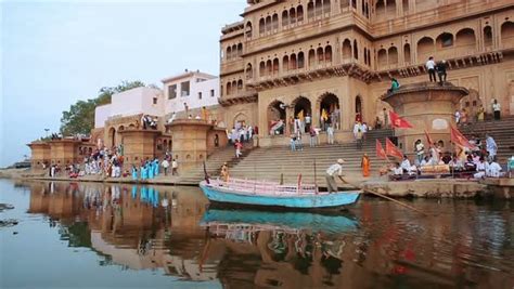 VRINDAVAN, INDIA - JULY 14, 2015: Krishna temple Kesi Ghat on the banks of the Yamuna River in ...