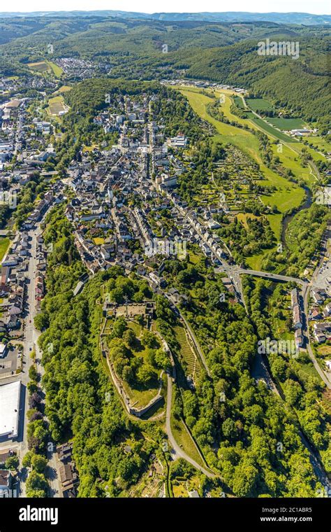 Aerial photograph, Arnsberg castle ruin, east tower, view of Arnsberg ...