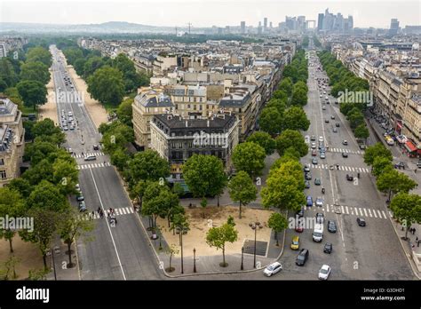 Avenue Foch, Avenue De La Grande Armée und La Défense gesehen von oben auf den Arc de Triomphe ...