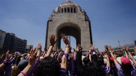 Marchan 80 mil mujeres contra violencia feminicida | Total Sapiens