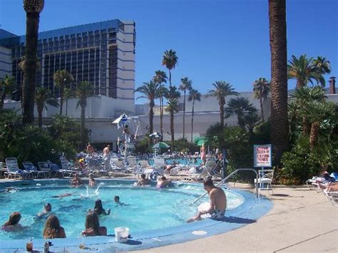 Jacuzzi pool and partial view of large pool at Bally's - Picture of Bally's Las Vegas Hotel ...