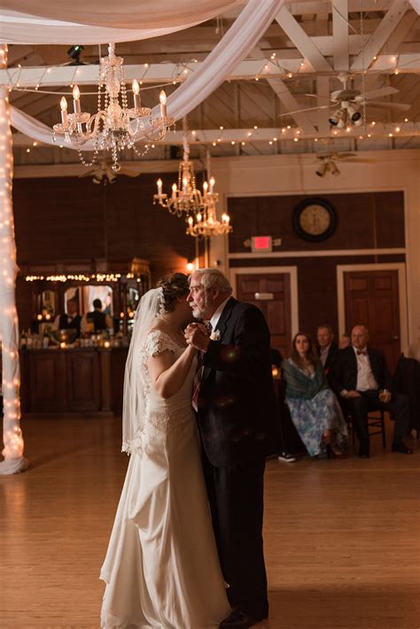 Historic Rosemont Manor Wedding | Stephanie and Robert | Meredith Ryncarz Photography