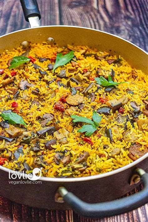 One-Pot Eggplant, Mushrooms and Rice Stovetop Casserole - Veganlovlie