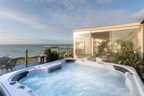 19 Best Holiday Cottages With Hot Tubs in the UK | Glamour UK