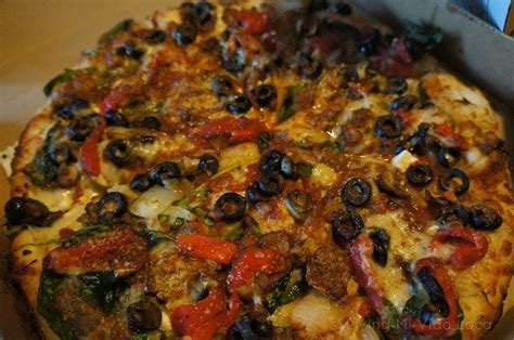 Domino's NEW Handmade Pan Pizza - A review in pictures | Living Mi Vida ...