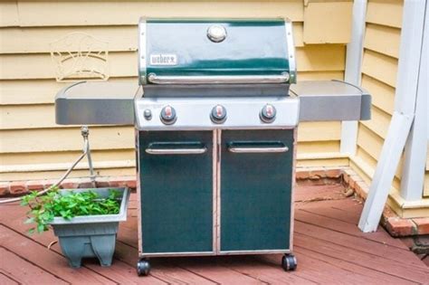 How to Clean a Gas Grill - Noshtastic