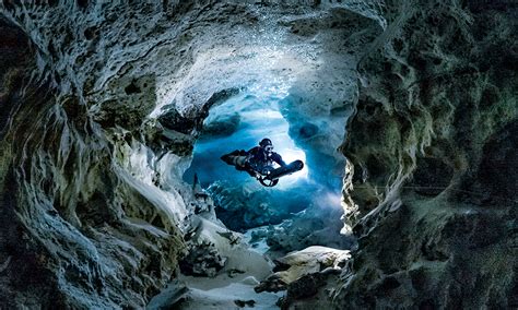 Underwater Cave Photography - Divers Alert Network