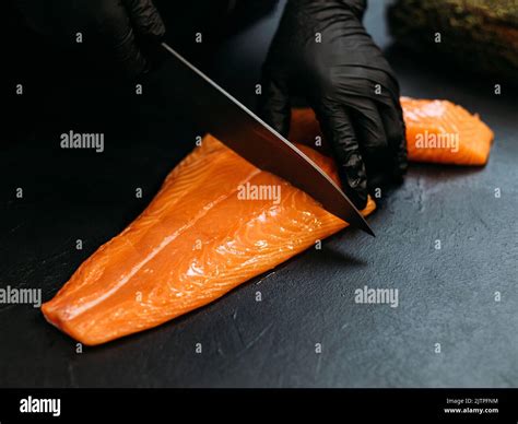 seafood restaurant chef cut fresh salmon fillet Stock Photo - Alamy