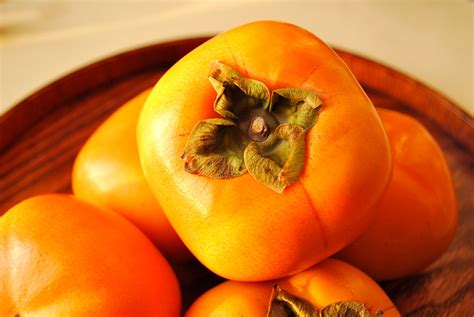 japanese persimmon / 柿 kaki | 10月11日。秋の夕暮れに柿を撮ってみました｡スーパーの特売… | Flickr