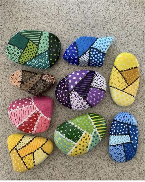 Colorful Rock Crafts for DIY Enthusiasts