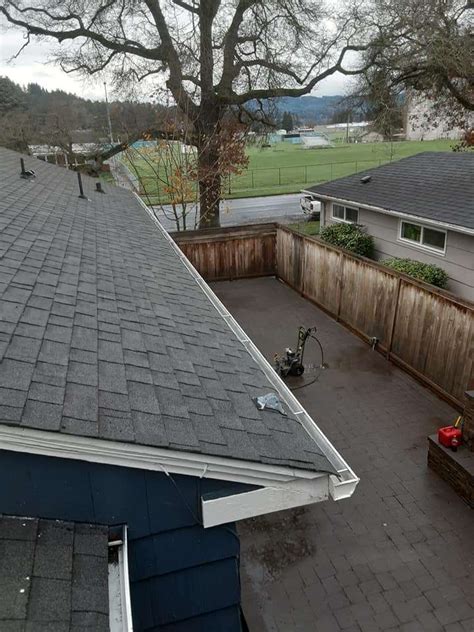 What Factors Affect the Cost of Professional Roof Washing?