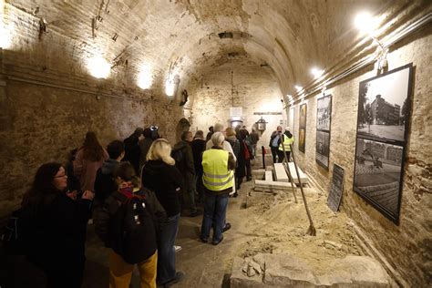 Escape tunnel underneath Berlin Wall opens to public