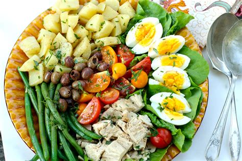 Julia's Salad Niçoise | Mixed Greens Blog