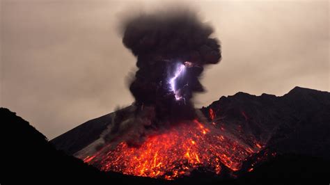 A Rare Volcanic Lightning Storm Captured on Video During the Eruption ...