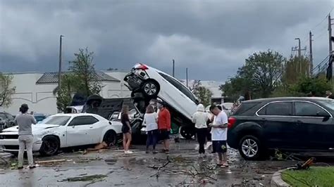 Video shows cars piled up after tornado hits Palm Beach Gardens ...