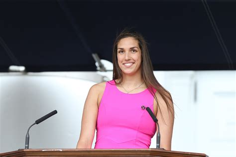 Actress Sarah Drew delivers Valedictory address, urges graduates to ...