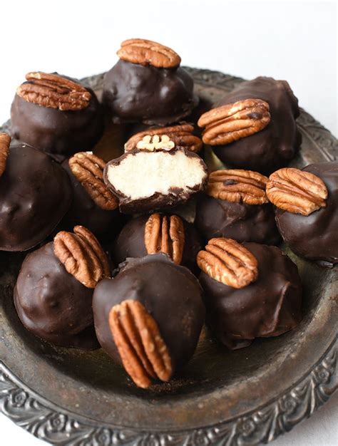 Kentucky Bourbon Balls Recipe - Let's Eat Cake