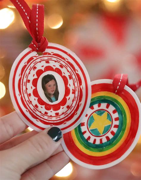 Ornament craft for kids - A girl and a glue gun