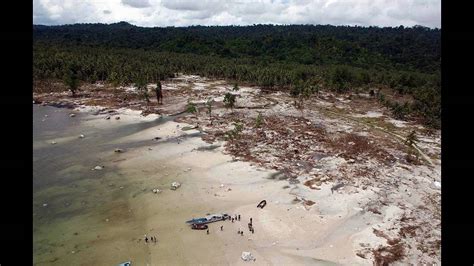 Indonesia Tsunami Mentawai Islands October 2010 - YouTube