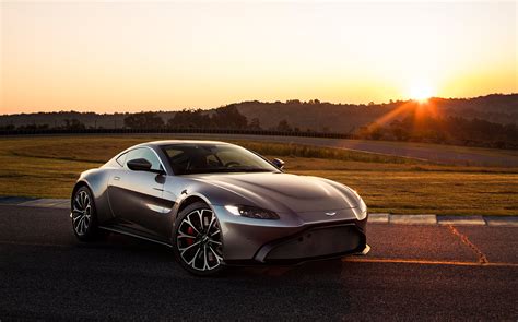 2018 Aston Martin Vantage review (video)