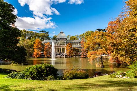 El Retiro Park in Madrid | Best attractions, itineraries, and tips